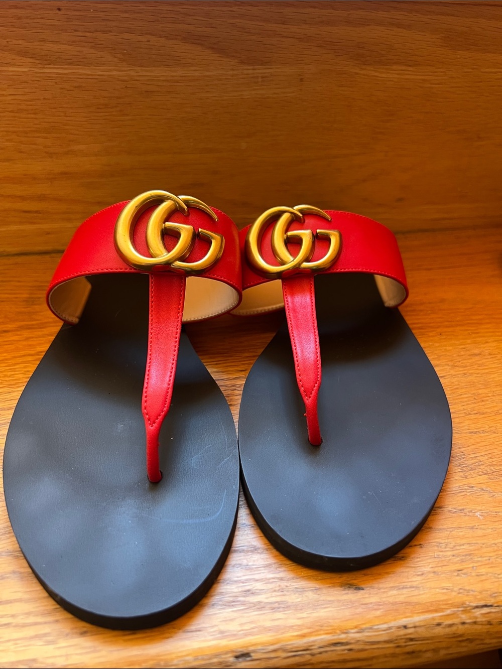 G Red Leather Thong Sandals with Gold G